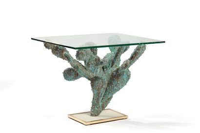 ALAIN CHERVET (né en 1944) Sculpture «Cactus» formant table basse en laiton oxydé...