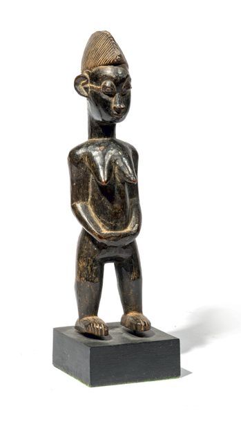 null # Statuette féminine Baoulé (Côte-d'Ivoire) en bois teinté noir. On notera la...