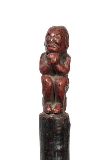 null # Bâton (canne) sculpté dans une racine, avec un personnage singe assis les...