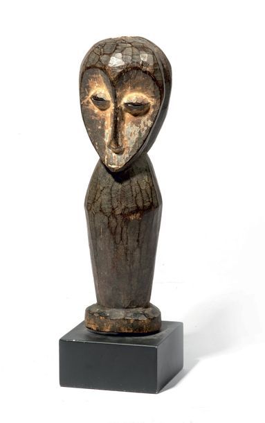 null # Statuette Lega (R.D. du Congo)
Sculpture en bois composée d'un buste surmonté...