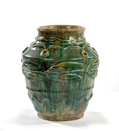 Pierre-Adrien DALPAYRAT (1844-1910) Vase à panse bombée en grès émaillé vert à décor...