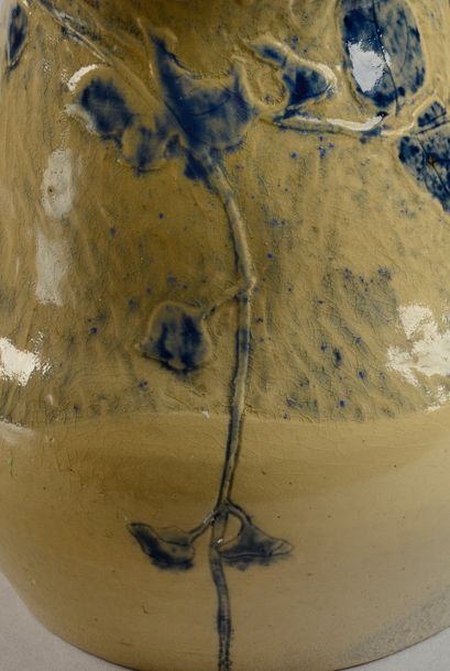 Etienne-Adolphe MOREAU-NELATON (1859-1927) Vase à panse bombée en grès émaillé à...