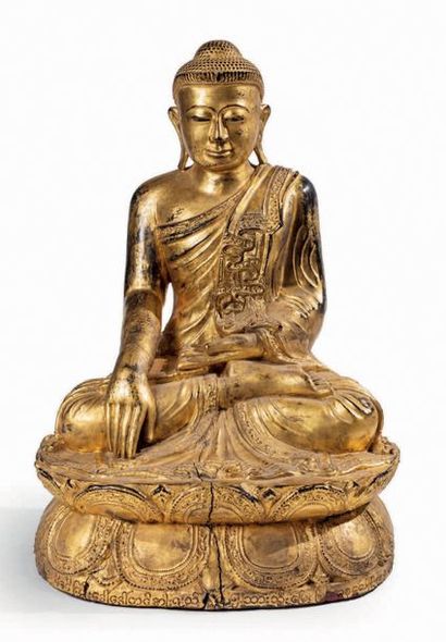 BIRMANIE - XIXe siècle Statuette de bouddha en bois laqué or, assis en padmasana...