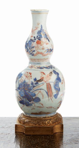 CHINE - EPOQUE KANGXI (1662 - 1722) Vase de forme double gourde en porcelaine émaillée...