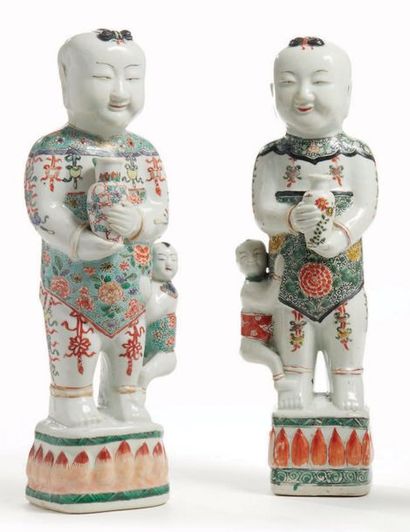 CHINE - EPOQUE KANGXI (1662 - 1722) Deux statuettes en porcelaine émaillée polychrome...