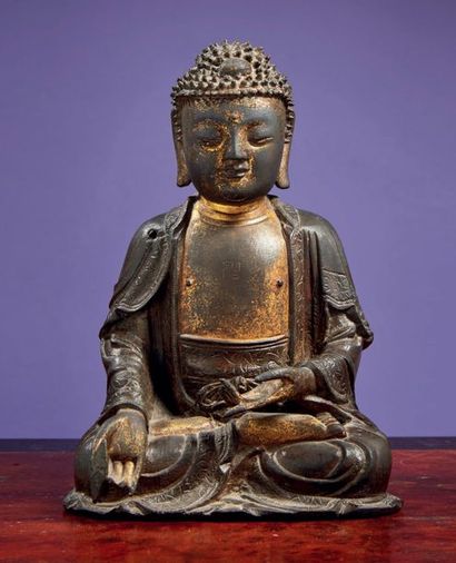 CHINE - Epoque MING (1368 - 1644) Statuette de bouddha de la médecine en bronze à...