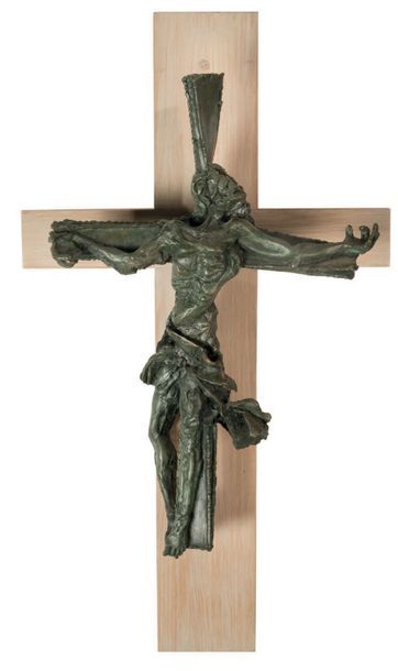 D'après Salvador DALI Christ twisté, circa 1976
Bronze patiné vert sur une croix...