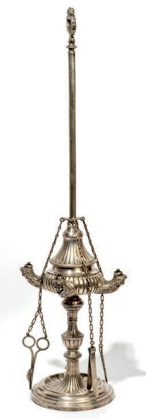 null Lampe de bibliothèque en argent (800°/°°), la base ronde, la cuvette à cannelures...