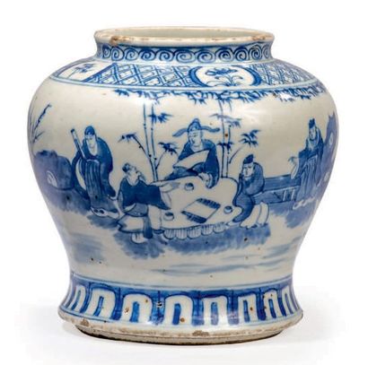 CHINE - XIXe siècle Pot de forme balustre en porcelaine décorée en bleu sous couverte...