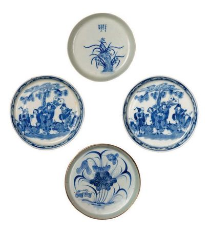 INDOCHINE - XIXE SIÈCLE Cinq coupes en porcelaine décorée en bleu sous
couverte dont...