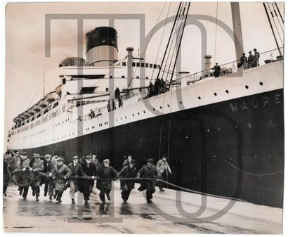 null Trente-huit photos d'agence de presse de paquebots anglais de la Cunard et la...