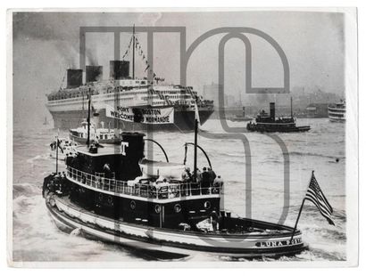 null Onze photos originales dont KEYSTONE. Voyage inaugural. Arrivée du Normandie...