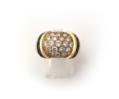 null Bague boule en or jaune 18K (750°/00) pavée sur le dessus de 29 diamants ronds...