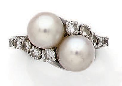 null Bague Toi et Moi en or blanc 18K (750°/00) ornée de deux perles de culture épaulée...