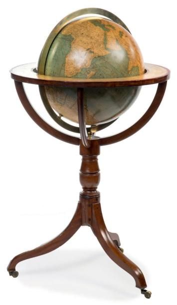  Globe de parquet par LAROCHETTE et BONNEFOND Pied en acajou à base tripode. Cercle...