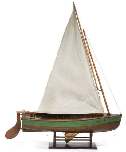 Maquette de Catboat en bois vernis, coque...