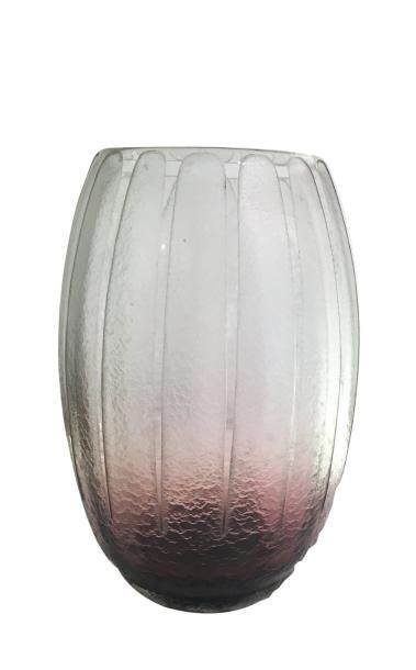 SCHNEIDER 
Vase à décor gravé à l'acide.
Signé «Schneider».
Vers 1925.
H: 20 cm