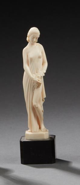 Armand A. BOULARD (XIX-XXème) 
* Sculpture en taille directe sur ivoire figurant...