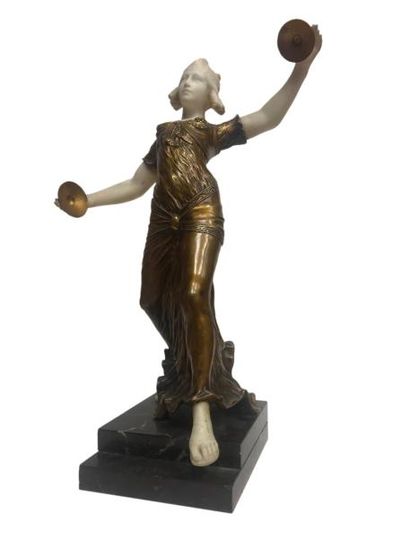 TRAVAIL ART NOUVEAU 
* «Danseuse aux cymbales»
Sculpture chryséléphantine en bronze...
