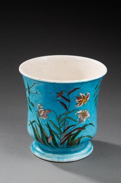 Théodore DECK (1823-1891) 
Vase évasé sur talon circulaire en céramique émaillée...