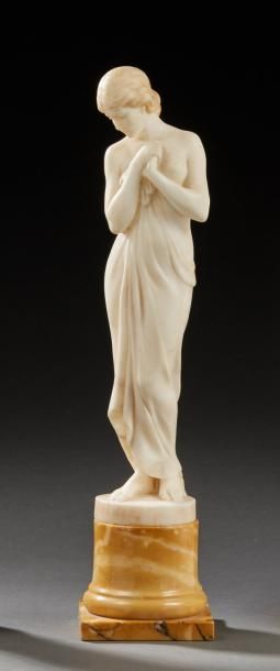 TRAVAIL 1930 
Sculpture en taille directe sur albâtre figurant une jeune femme drapée....