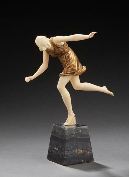 PIERRE LE FAGUAYS (1862-1962) 
*Sculpture chryséléphantine figurant une jeune femme...