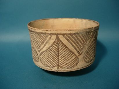 MEHRGARH (3000 - 2500 av. J.C.) Bol à décor de feuilles de figuier sacré (pipal)....
