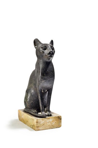 null Bronze statuette depicting the goddess Bastet in her animal
form Egyptian style
H....