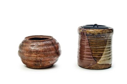 JAPON, Fours de Seto 
Two stoneware mizusashi (cold water container), one cylindrical,...