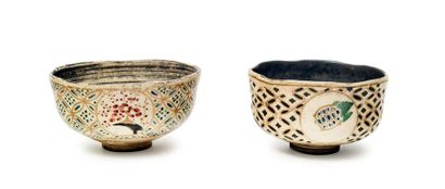 JAPON, Fours de Kyoto - XIXe siècle 
Deux bols en grès émaillé blanc craquelé, à...