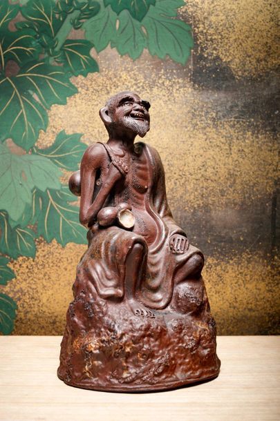 JAPON, Fours de Bizen 
Group of partially brown enamelled stoneware, laughing sennin...