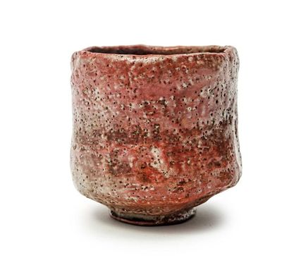 JAPON, Fours de Raku 
Chawan (bol à thé) en grès rose de type tsutsu gata, à émail...