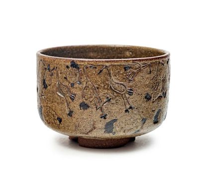 JAPON, Four de Akahada 
Chawan (tea bowl) in green enamelled stoneware with motifs...
