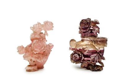 CHINE - XXe siècle 
Deux petits vases couverts en quartz rose et améthyste à décor...