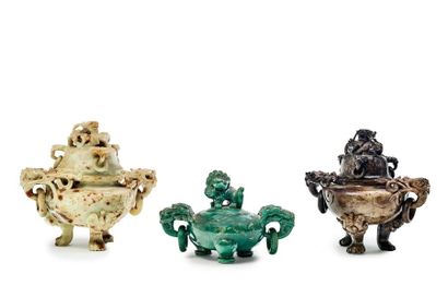 CHINE - XXe siècle 
Four hard stone tripod baluster burners, dragon-shaped grips...