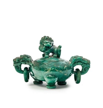 CHINE - XXe siècle 
Four hard stone tripod baluster burners, dragon-shaped grips...