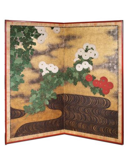 JAPON - XIXE SIÈCLE 
Two-leaf screen, groves of red and white chrysanthemums near...
