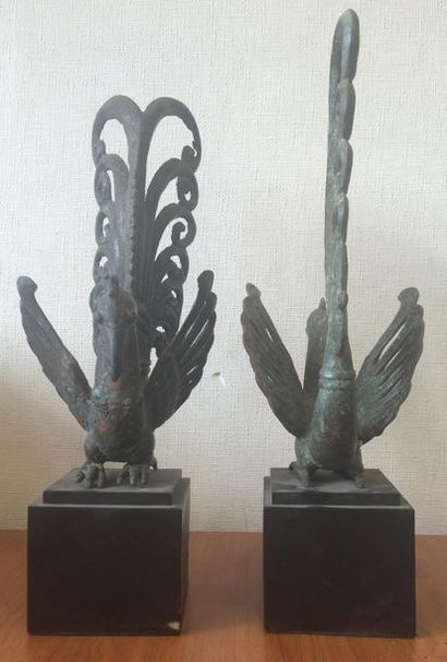 null Paire d’ oiseaux stylisé en bronze patiné reposant sur des socles noirs moderne
H....