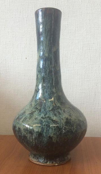 null Vase à long col en céramique émaillé à coulures dominante verte
H. 30 cm (avec...
