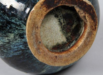 null Vase à long col en céramique émaillé à coulures dominante verte
H. 30 cm (avec...