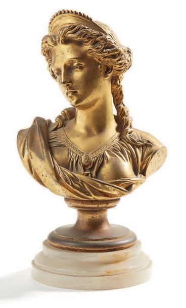 Albert-Ernest CARRIER (1824-1887) dit CARRIER-BELLEUSE Buste de femme antique.
Bronze...