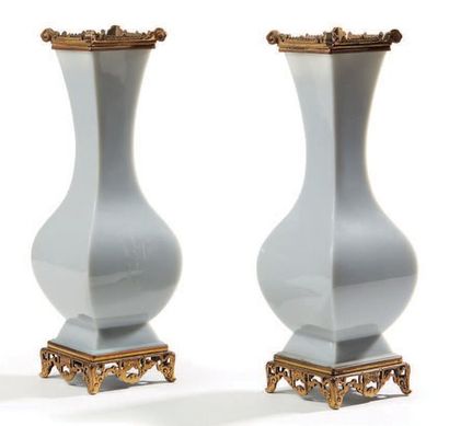 null Paire de vases en opaline, monté sur bronze
H. 33 cm