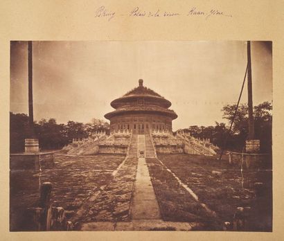  Ensemble de dix-sept photographies dont huit des ruines du Yuan Ming Yuan prises...