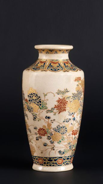 Fours de Satsuma - Epoque MEIJI (1868 - 1912) Vase balustre en faïence à décor en...