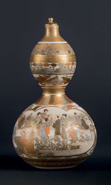 Fours de Satsuma - Epoque MEIJI (1868 - 1912) Vase de forme double gourde en faïence...