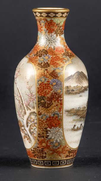 Fours de Satsuma - Epoque MEIJI (1868 - 1912) Paire de petits vases en faïence à...