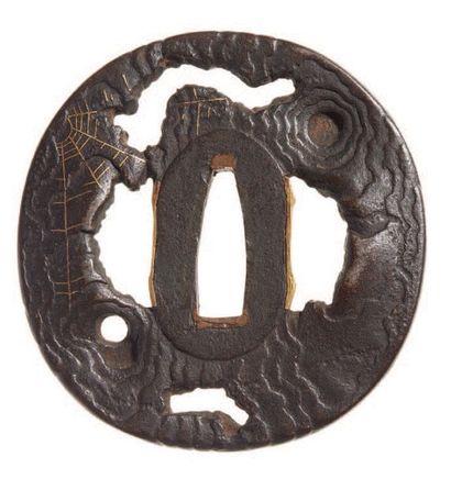 Epoque EDO (1603 - 1868), XVIIIe siècle Trois tsuba en fer, dont deux nagamaru gata...