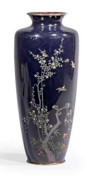 Epoque MEIJI (1868 - 1912) Vase de forme balustre en shibuichi et émaux cloisonnés...
