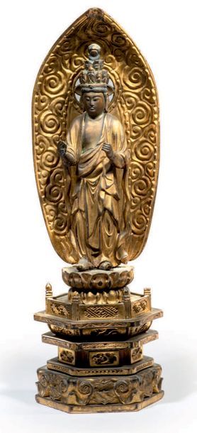 Milieu Epoque EDO (1603 - 1868) Statuette de bouddha en bois laqué or, debout sur...