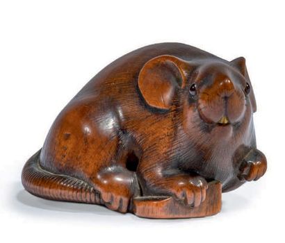 Epoque EDO (1603 - 1868), XIXe siècle * Netsuke en bois représentant un rat posant...
